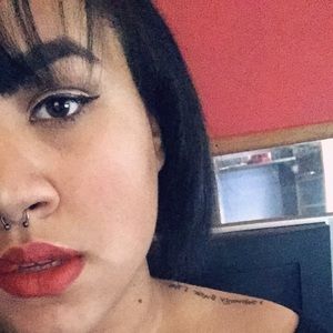 Meet your Posher, Maya